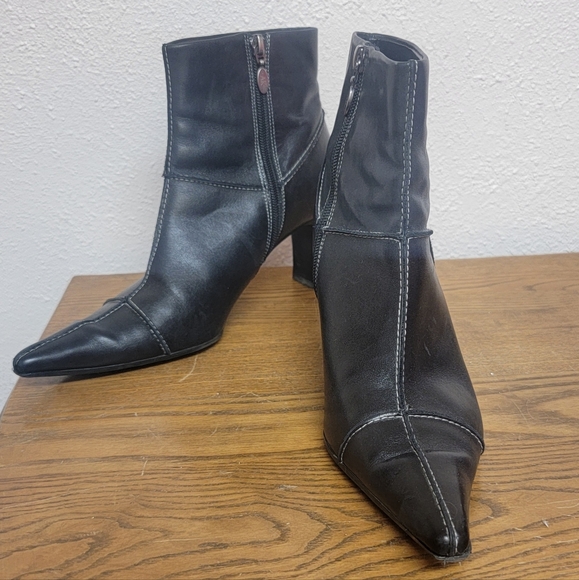 Anne Klein Shoes - #15 Anne Klein AK Black Pointy-Toe Zip-Up Heeled Ankle Bootie 8.5M
